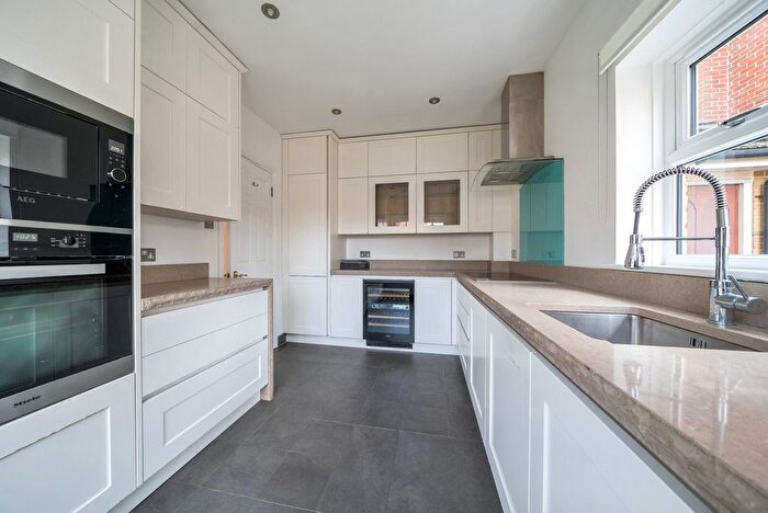 5 Bedroom Detached House To Rent In Hayward Road, Thames Ditton, KT7