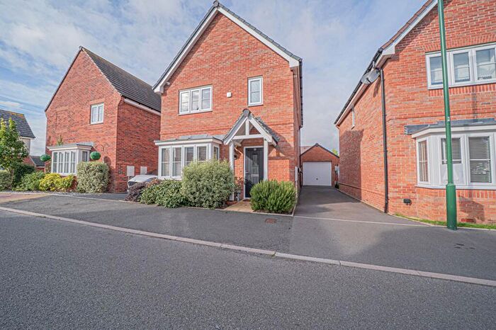 3 Bedroom Detached House For Sale In Noble Way, Cheswick Green, B90