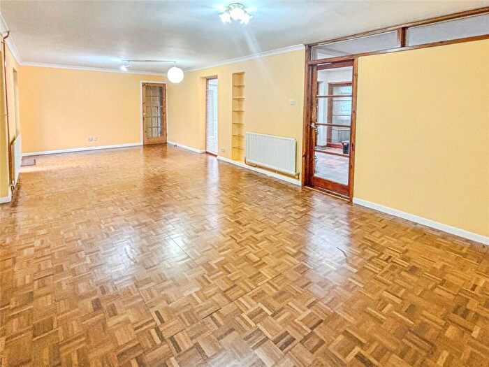 6 Bedroom Bungalow For Sale In Marshworth, Tinkers Bridge, Milton Keynes, Buckinghamshire, MK6