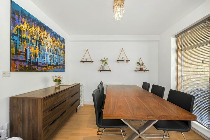 2 Bedroom Flat To Rent In Collington Street, London, SE10
