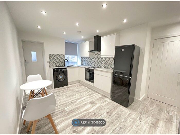 1 Bedroom Flat To Rent In High Street, Lees, Oldham, OL4