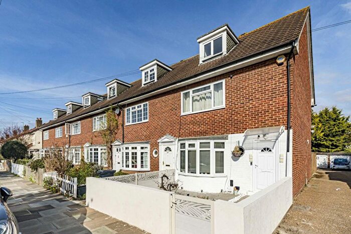 3 Bedroom Property For Sale In Lock Road, Ham, TW10