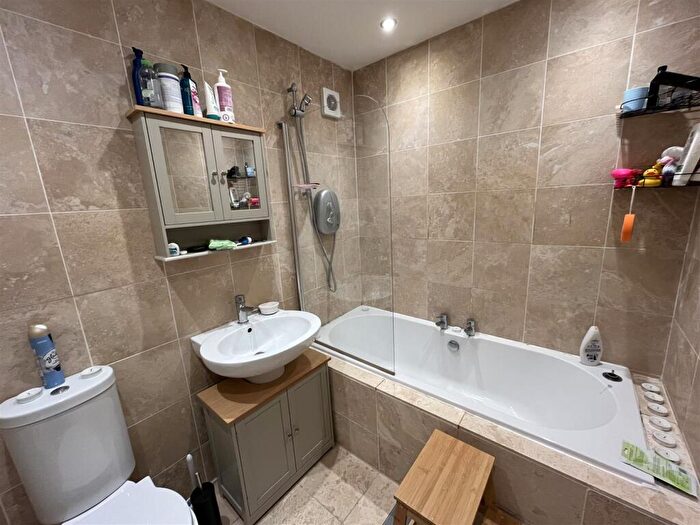 2 Bedroom Apartment To Rent In Green Hall Mews, Wilmslow, SK9