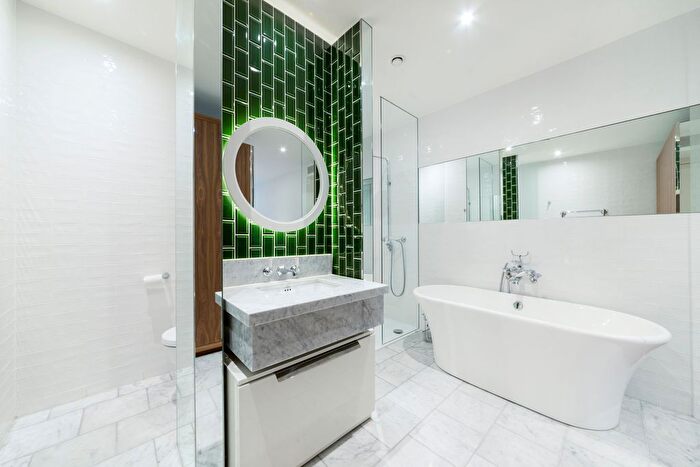 3 Bedroom Flat To Rent In New Union Square, London, SW11