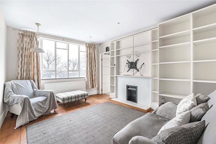 2 Bedroom Apartment For Sale In Thurleigh Court, Nightingale Lane, London, SW12