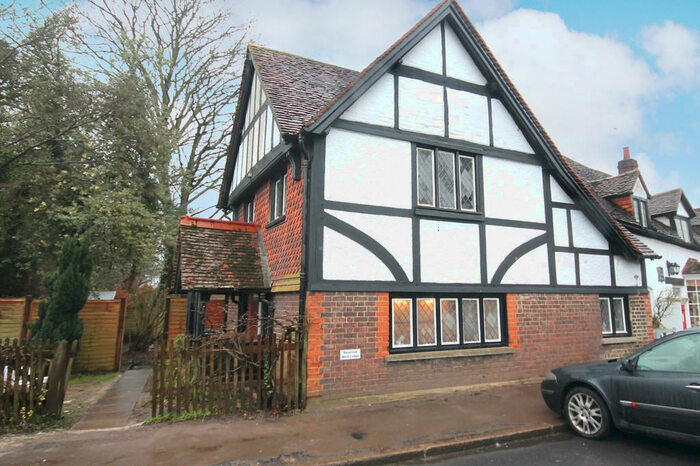 3 Bedroom Semi-Detached House To Rent In Buckland, RH3