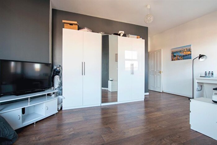 2 Bedroom Flat For Sale In Irthlingborough Road, Wellingborough, NN8