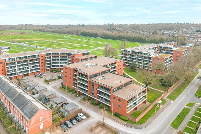 2 Bedroom Apartment For Sale In Racecourse Road, Newbury, Berkshire, RG14
