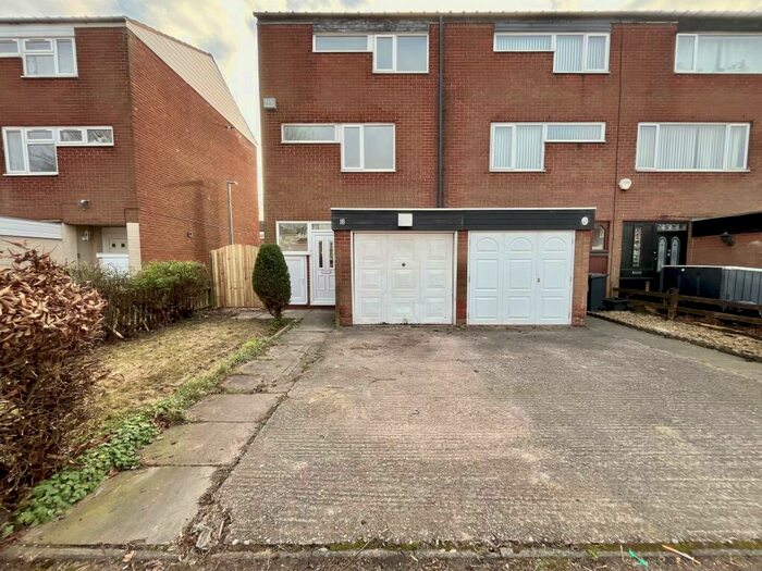 3 Bedroom Town House To Rent In Austin Croft, Birmingham, B36