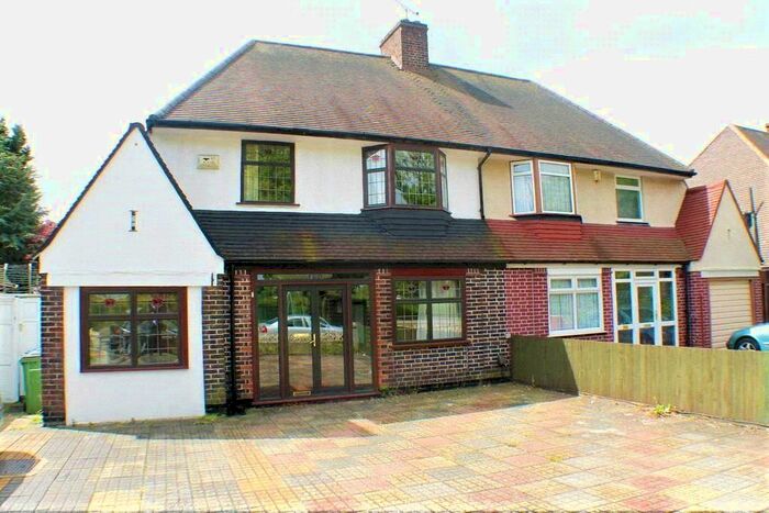 3 Bedroom Semi-Detached House To Rent In Eltham Road, London, SE9