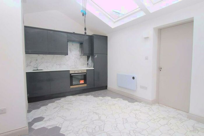 Flat To Rent In Berners Road, London, N22