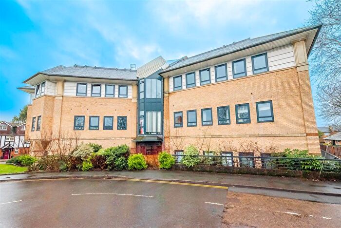 1 Bedroom Flat For Sale In Maybury Close, Frimley, Camberley, GU16