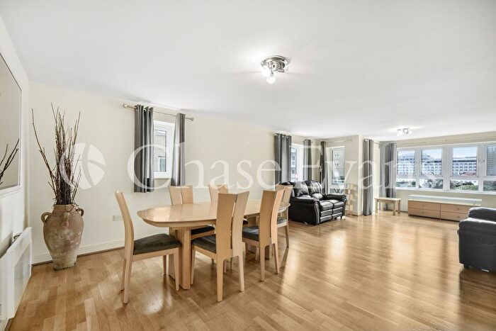 2 Bedroom Flat To Rent In St. Davids Square, Isle Of Dogs, London, E14