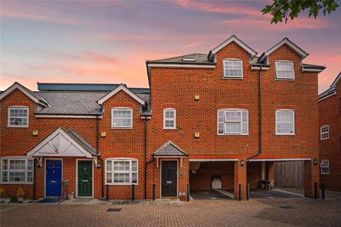 1 Bedroom Flat For Sale In Guildford Street, Chertsey, Surrey, KT16