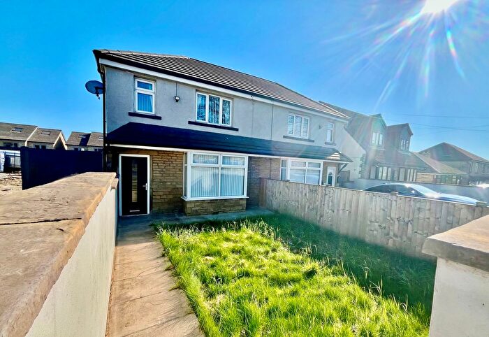 3 Bedroom Property To Rent In Tyersal Road, Tyersal, Bradford, BD4