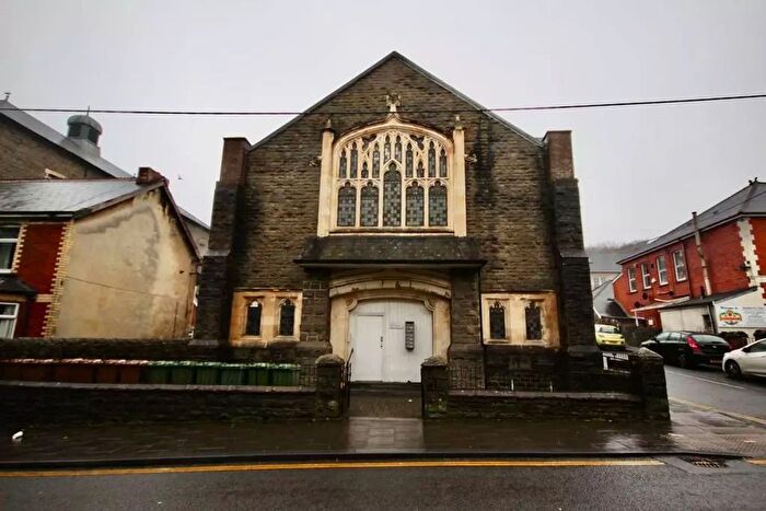 2 Bedroom Flat To Rent In High Street, Newbridge, NP11