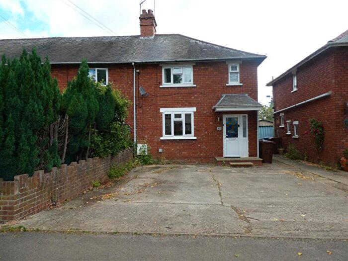 3 Bedroom House To Rent In Springfield Avenue, Banbury, OX16