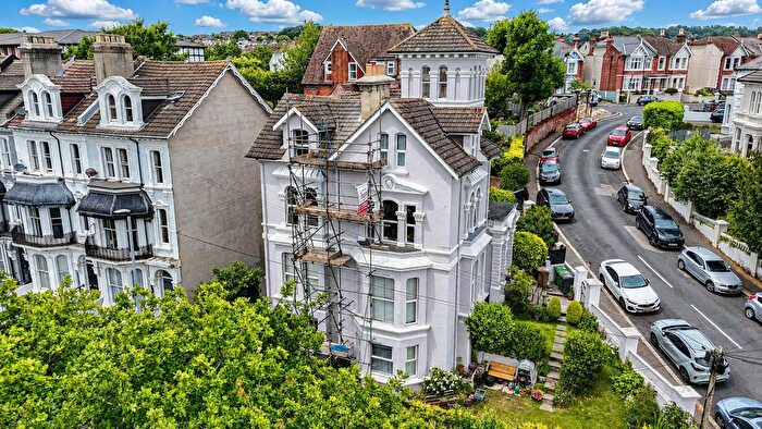 2 Bedroom Flat For Sale In St. Helens Road, Hastings, TN34