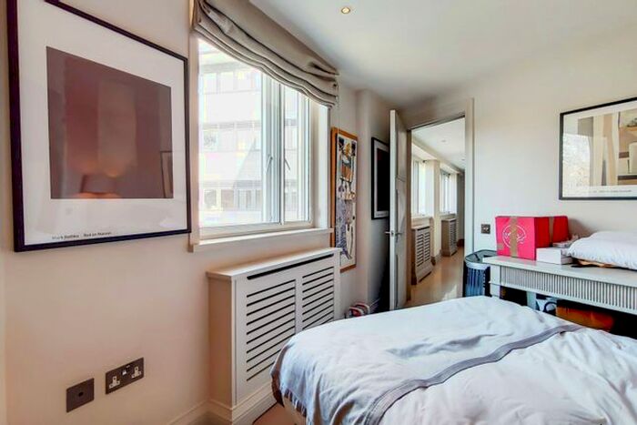 2 Bedroom Flat To Rent In Grosvenor Road, Pimlico, London, SW1V
