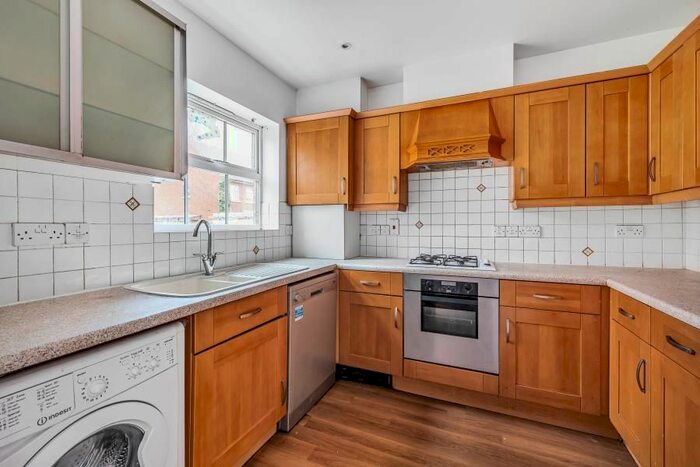 3 Bedroom Property To Rent In Edinburgh Close, Pinner HA5