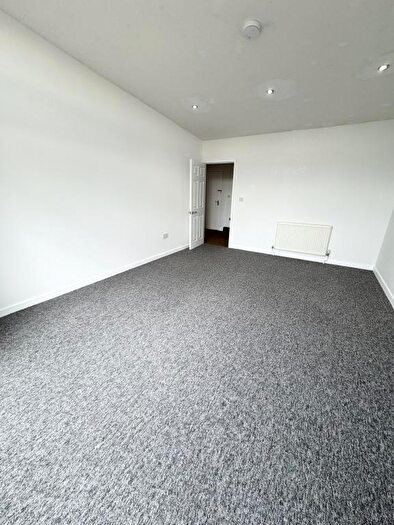 2 Bedroom Flat To Rent In Millbrook Road West, Southampton, SO15