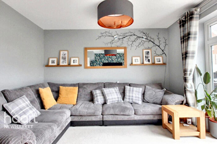 4 Bedroom Semi-Detached House For Sale In Periwinkle Walk, Red Lodge, IP28