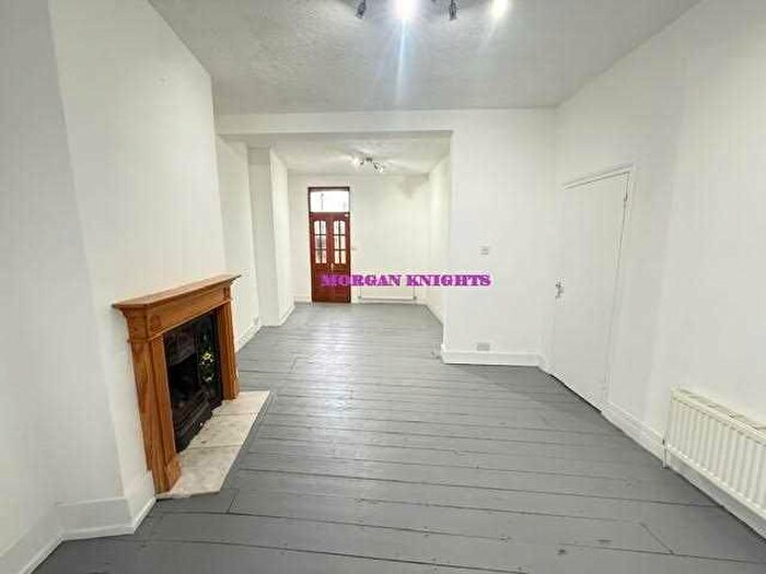 3 Bedroom End Terrace House To Rent In Evesham Road, Stratford, E15