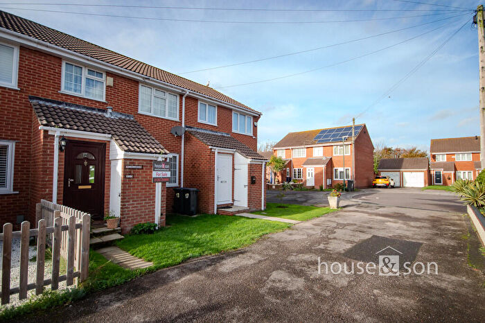 3 Bedroom Terraced House For Sale In Copper Beech Gardens, Bournemouth, BH10