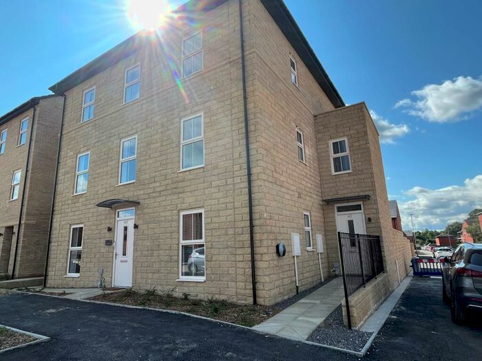 4 Bedroom House To Rent In Lilac Avenue, Seacroft, Leeds, LS14