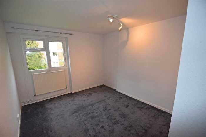 2 Bedroom Flat To Rent In Laleham Road, Staines, TW18