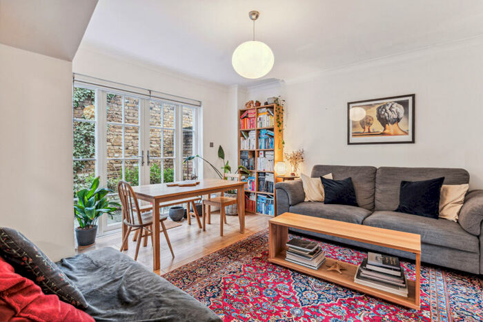 2 Bedroom House To Rent In Lyn Mews, Palatine Road, N16