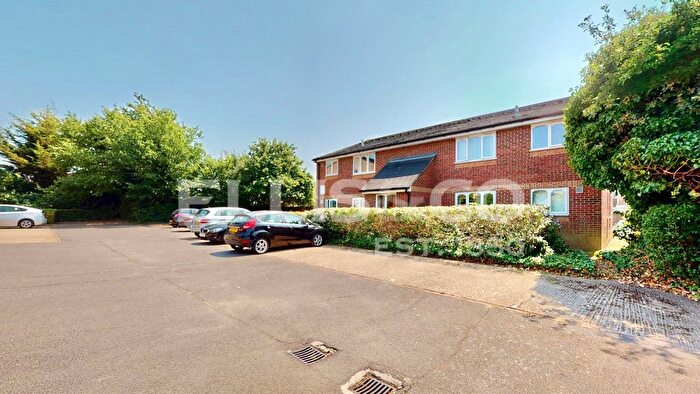 1 Bedroom Studio For Sale In Chartwell Close, Greenford, UB6
