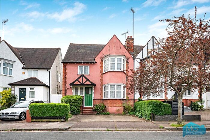 3 Bedroom Semi-Detached House For Sale In Lyndhurst Gardens, London, N3