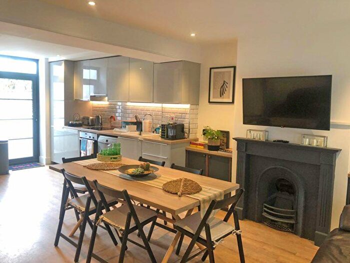 1 Bedroom Terraced House To Rent In Queens Park Road, Brighton, BN2