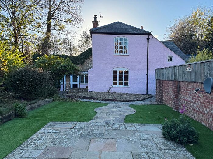 2 Bedroom Property To Rent In Middle Street, Taunton, TA1