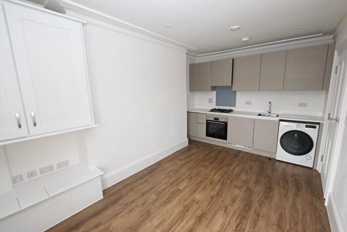 1 Bedroom Flat To Rent In Brunswick Square, Hove, East Sussex, BN3