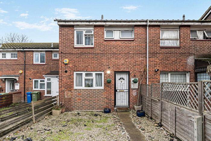 3 Bedroom Terraced House For Sale In Hanover Park, London, SE15