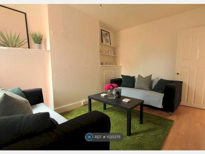 6 Bedroom Terraced House To Rent In Grange Avenue, Reading, RG6