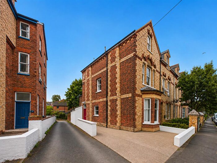 7 Bedroom Terraced House To Rent In Powderham Crescent, Exeter, EX4