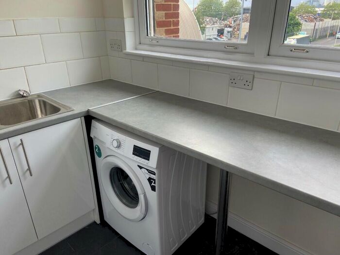 3 Bedroom Flat To Rent In Albert Road, London, E16