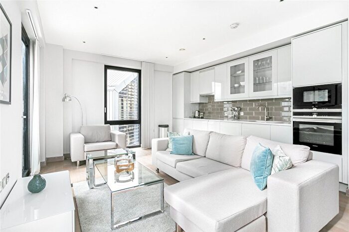 2 Bedroom Flat To Rent In Drapers Yard, London, SW18