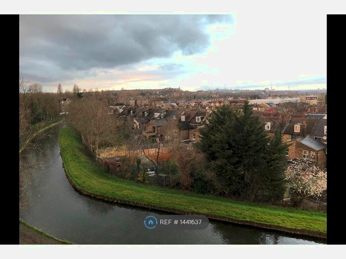 3 Bedroom Flat To Rent In Ashview Apartments, London, N4