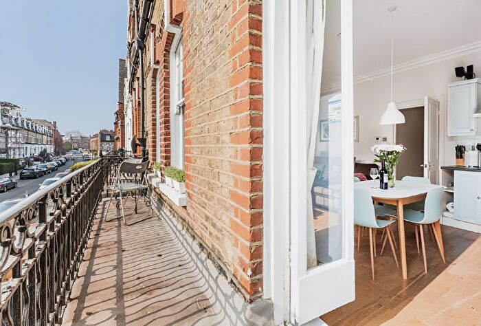 1 Bedroom Flat To Rent In First Floor, Fulham Park Gardens, London, SW6