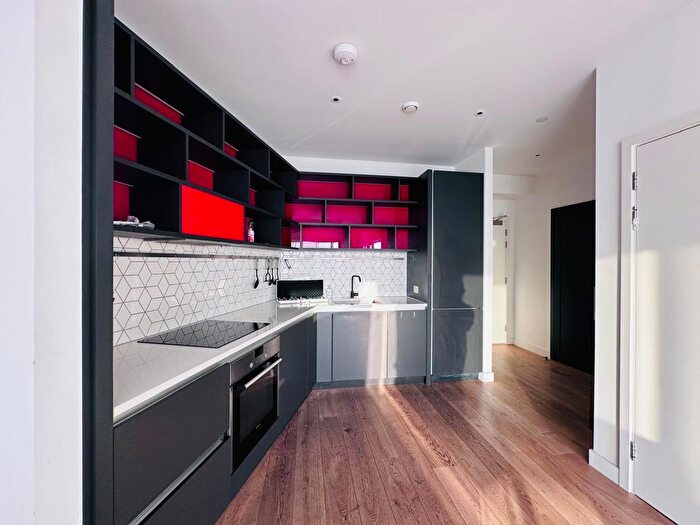 1 Bedroom Flat To Rent In Lyell Street, London, E14
