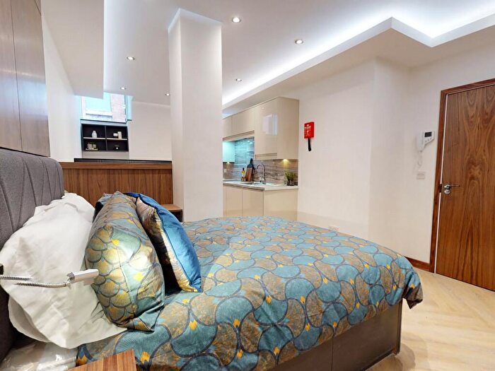 Apartment To Rent In Apt, Live Oasis Piccadilly #, M1