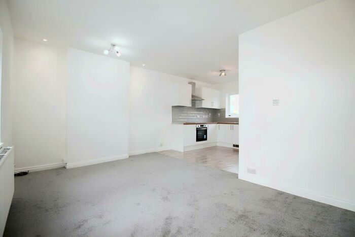 2 Bedroom Flat To Rent In Whitecote Lane, Bramley, Leeds, LS13