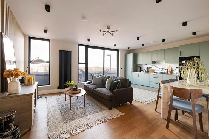 3 Bedroom Apartment For Sale In Aubrey Road Walthamstow, E17