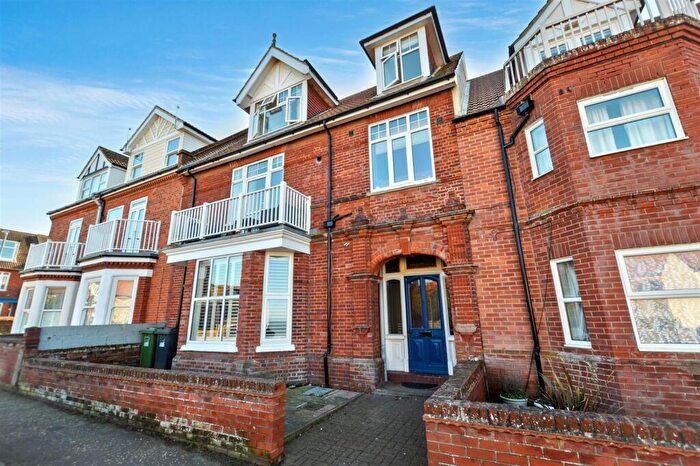2 Bedroom Flat For Sale In West Cliff, Sheringham, NR26