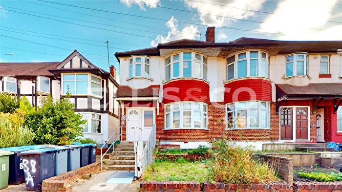 2 Bedroom Maisonette For Sale In Heather Park Drive, Wembley, HA0