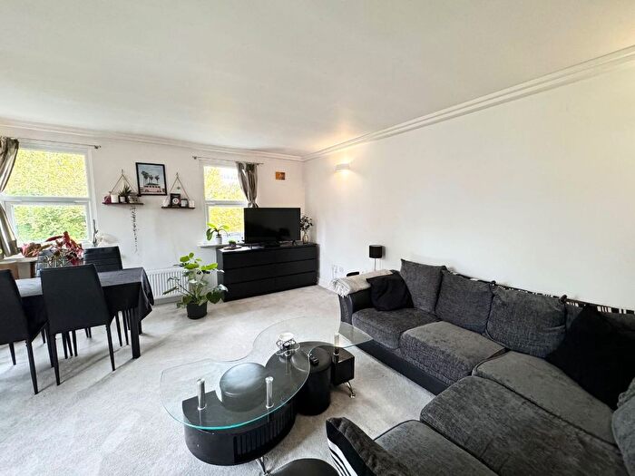 2 Bedroom Flat For Sale In Finchley Road, London, NW3